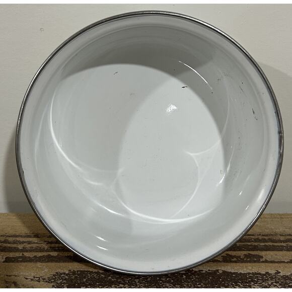 Vintage Enamel Fruit Accent Mixing Bowl 6” Diameter Made In Indonesia - Picture 5 of 6